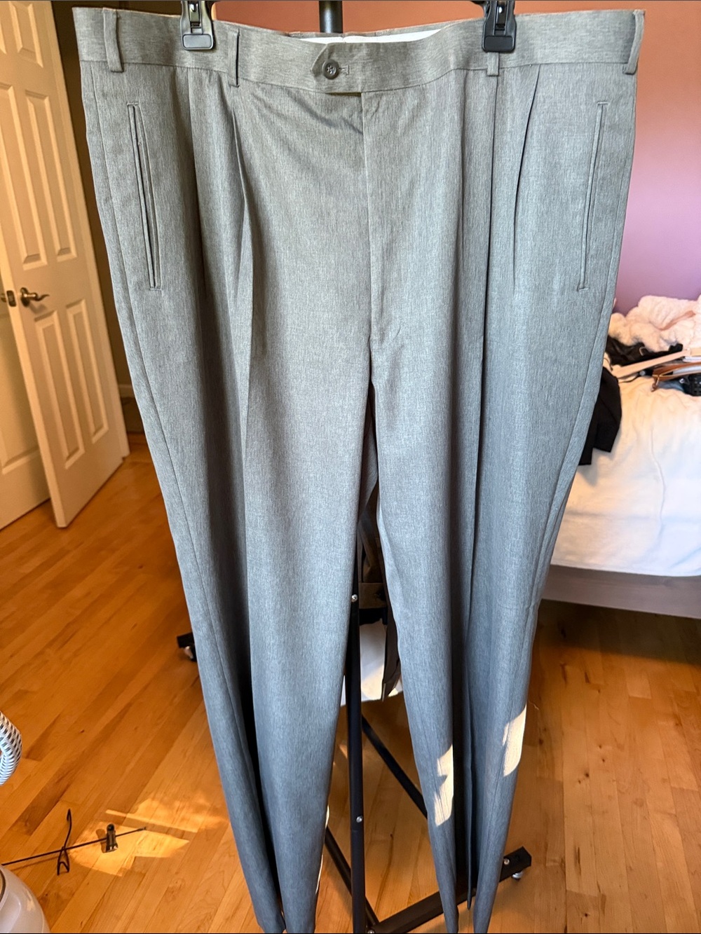 Men's Pleated Dress Pants in Light Gray